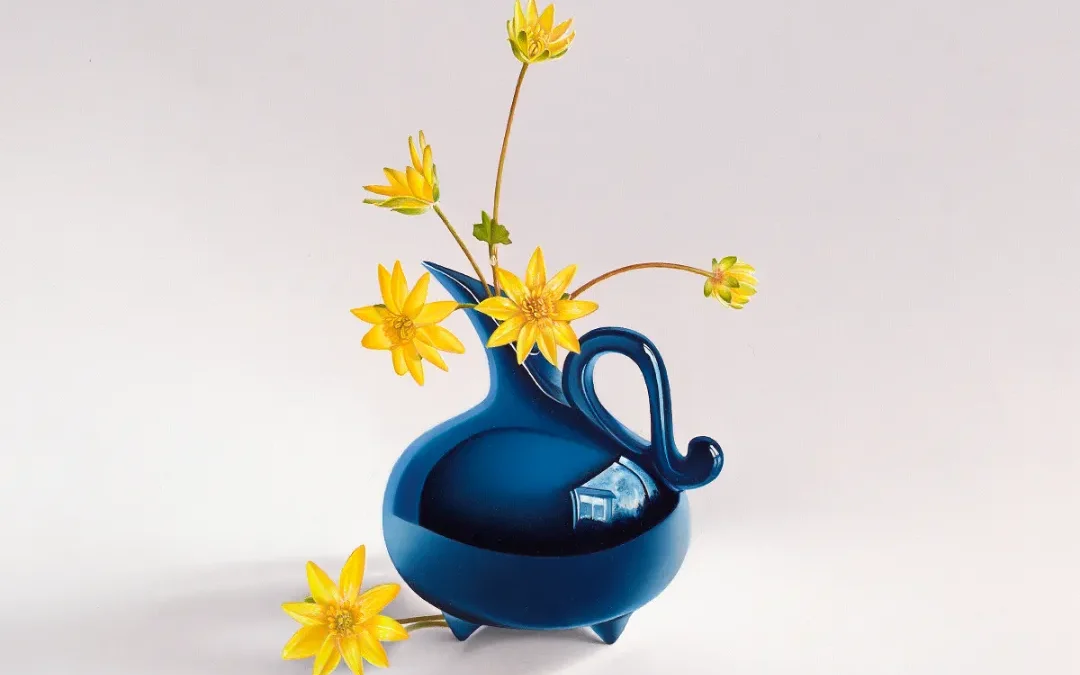 Blauw vaasje met speenkruid