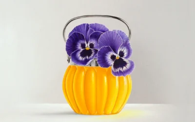 Viooltjes in geel vaasje (verkocht)
